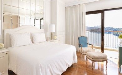 https://ohmydream.club/storage/media/uploads/Grecotel Corfu Imperial/rooms/Deluxe_Family_Suite_Sea_View/new/prev/65a6d1c687d6d.jpg